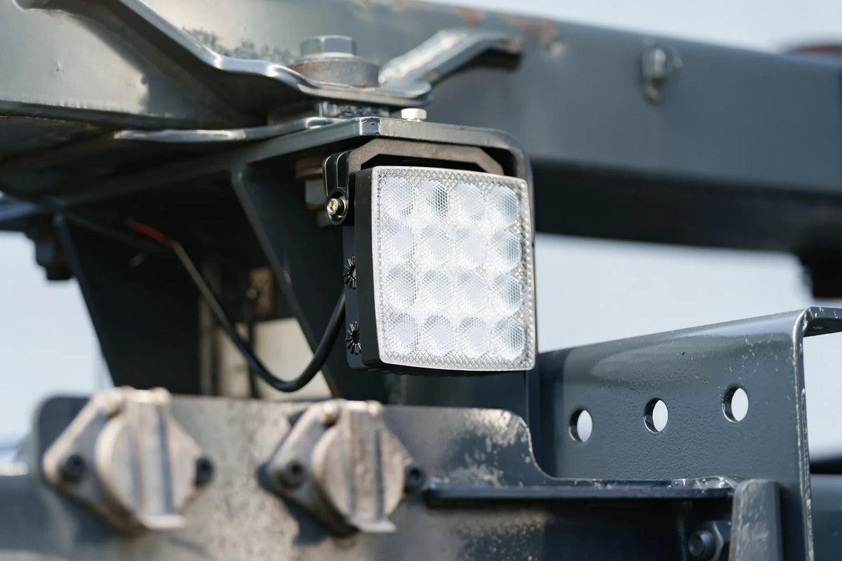 WL-26, faro ausiliario a 16 Led - 12/24V montato sul veicolo, vista 5