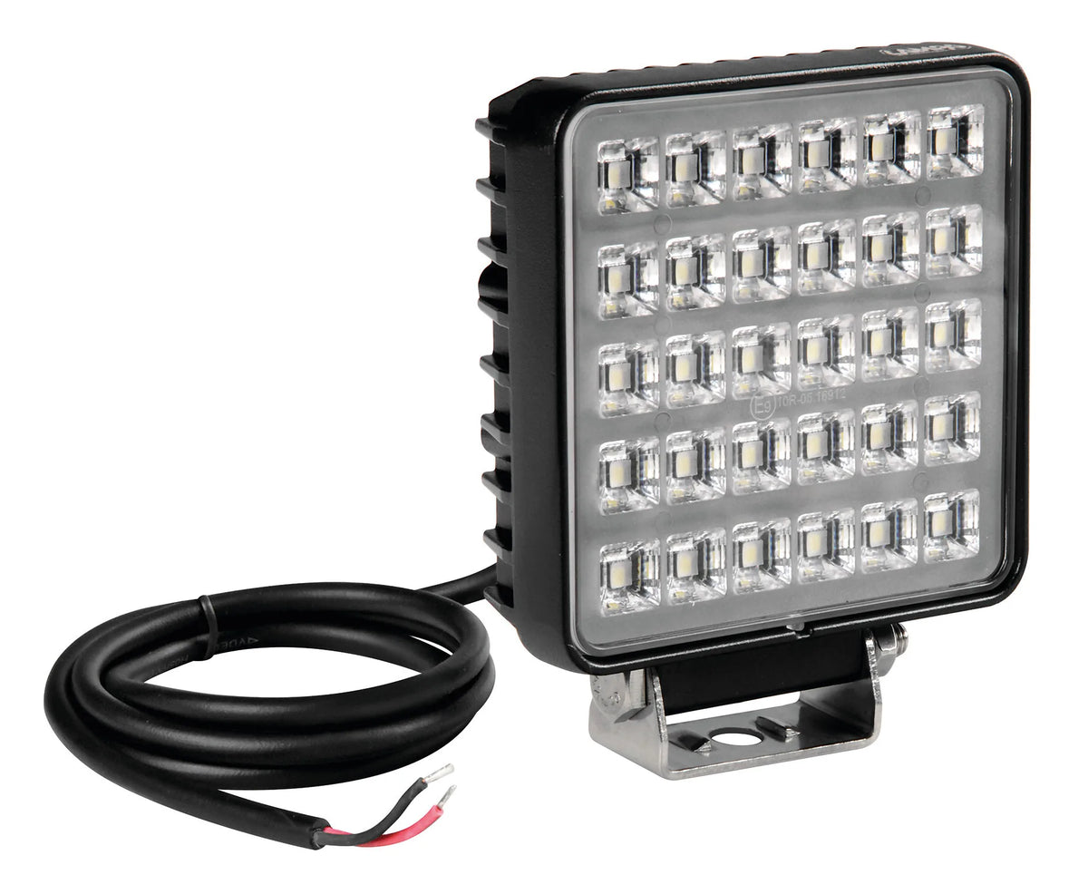 WL-27, faro ausiliario a 30 Led - 12/24V — struttura in alluminio, impermeabile IP67. Staffa in acciaio completa di viti per…